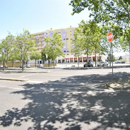 Parque Nacoes Prime 13 * ליסבון