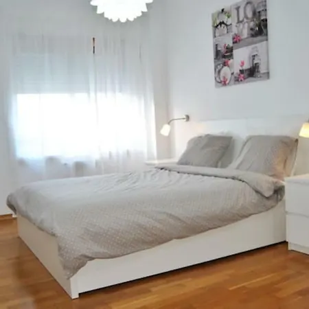 Parque Nacoes Prime 13 * ליסבון