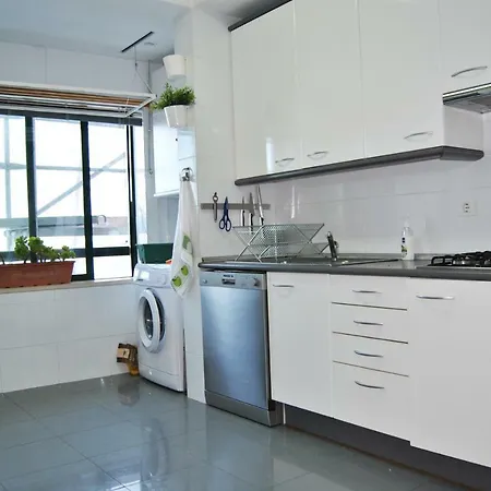 Parque Nacoes Prime 13 *