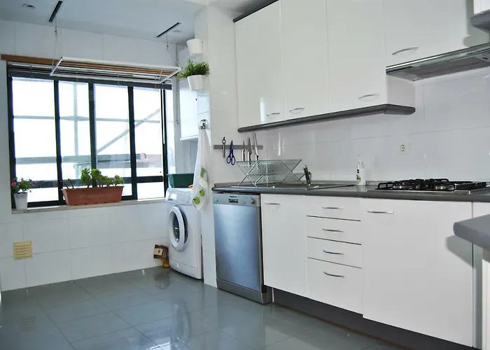 Parque Nacoes Prime 13 *